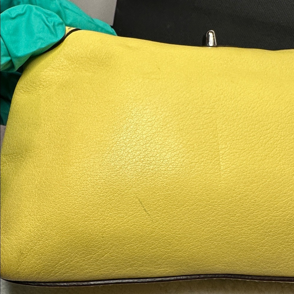Y2K Coach Vibrant Yellow turn-lock wristlet - Picture 12 of 13